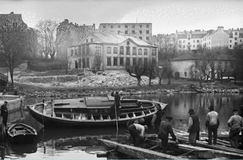 Nobel Calling 2025 Båtvarv Långholmen med Heleneborg i bakgrunden. A Svinhufvud SSM 1912 .jpg