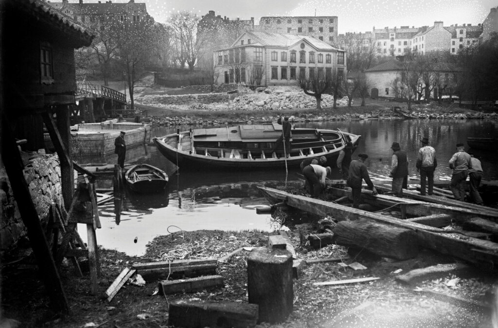 Från Mälarvarvet på Långholmen mot Södermalm. I bakgrunden Heleneborgs malmgård och kvarteret Skruven FOTO A Svinhufvud SSM.jpg
