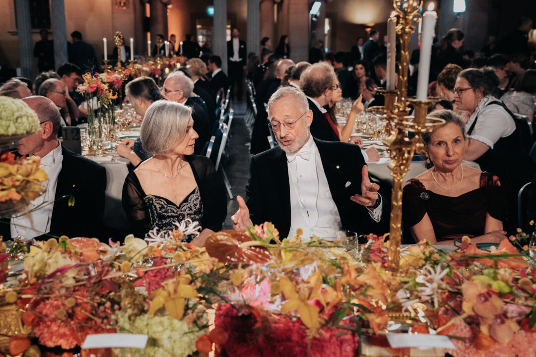 Jennifer A. Doudna och Paul R. Milgrom under Nobelbanketten
