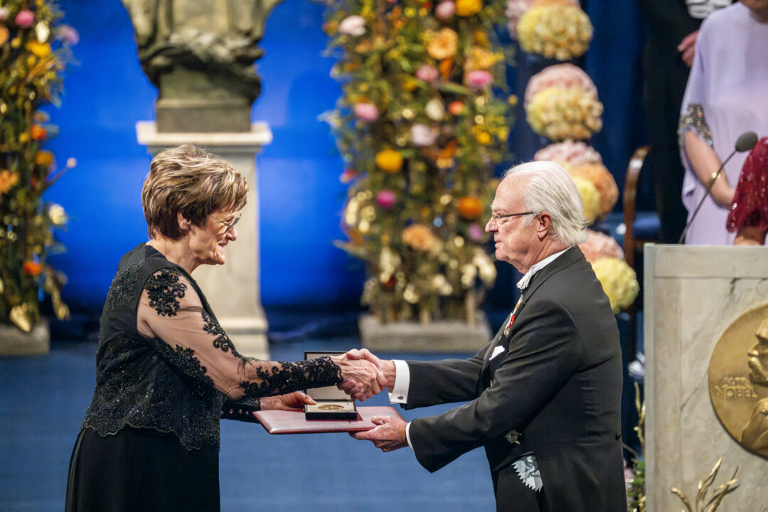 Katalin Karikó tar emot Nobelpriset
