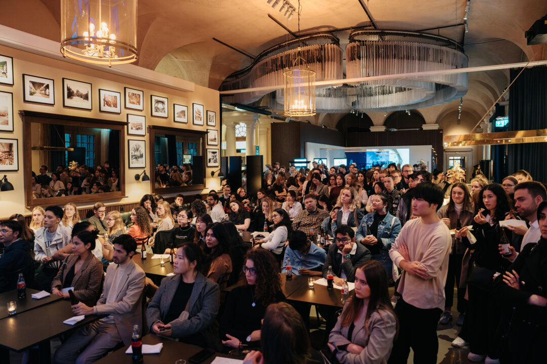 Publik i Bistro Nobel