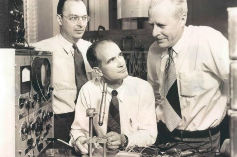 John Bardeen, William B. Shockley och Walter H. Brattain.