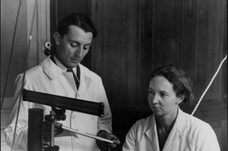 Frédéric and Irène Joliot-Curie in the physics laboratory